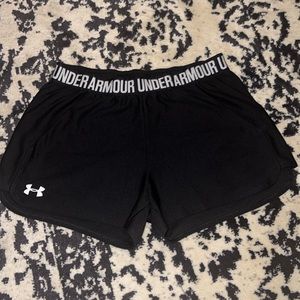 Medium Black Under Armour athletic shorts
